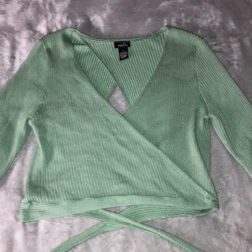 (L) Sage green crossover crop top